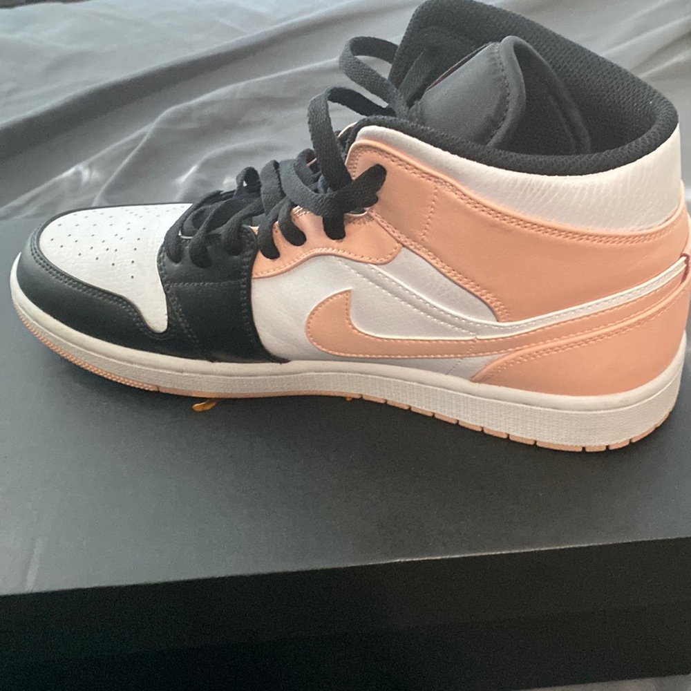 Nike air Jordan 1 mid size 10 crimson tint